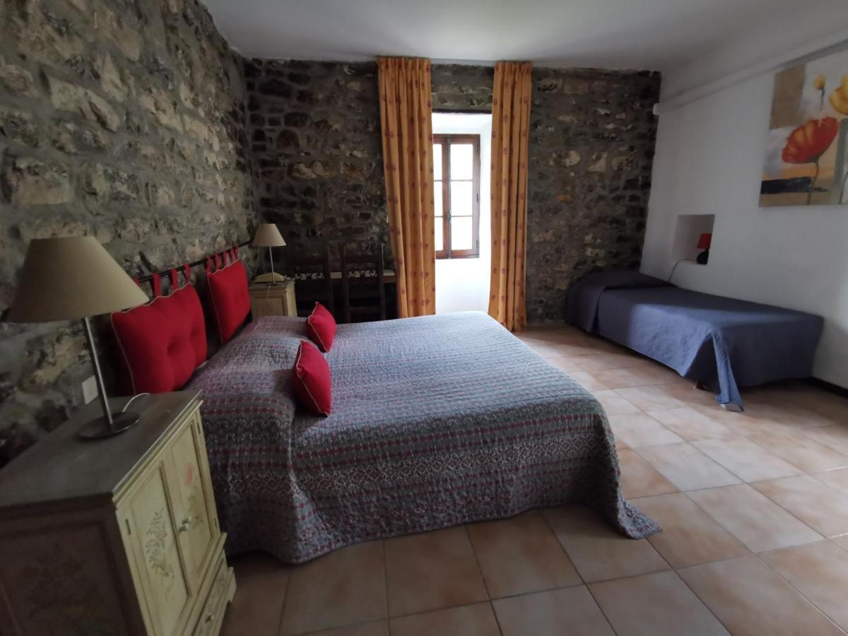 Hotel Mas De L'Espaire Les Vans Luaran gambar