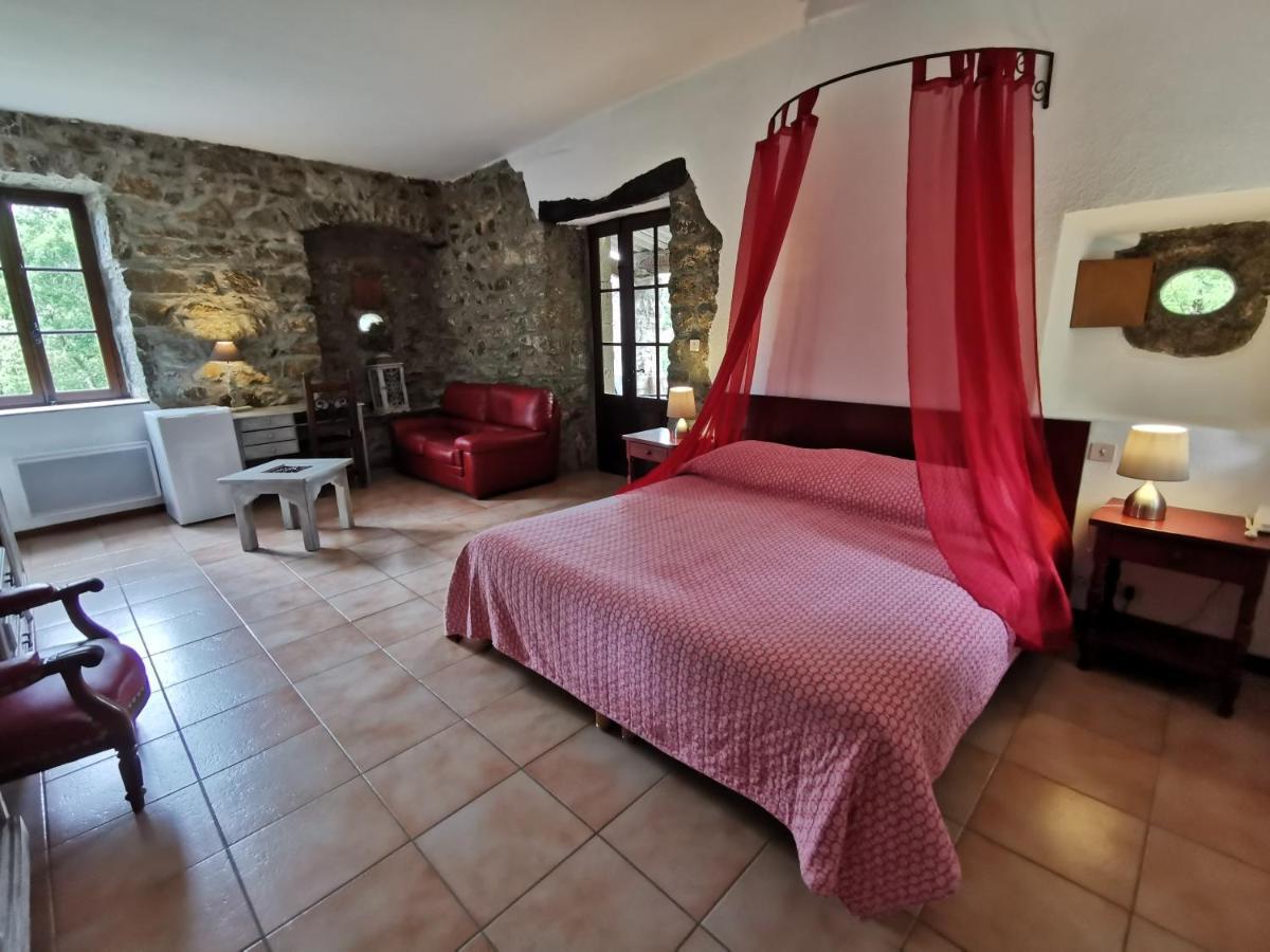 Hotel Mas De L'Espaire Les Vans Luaran gambar