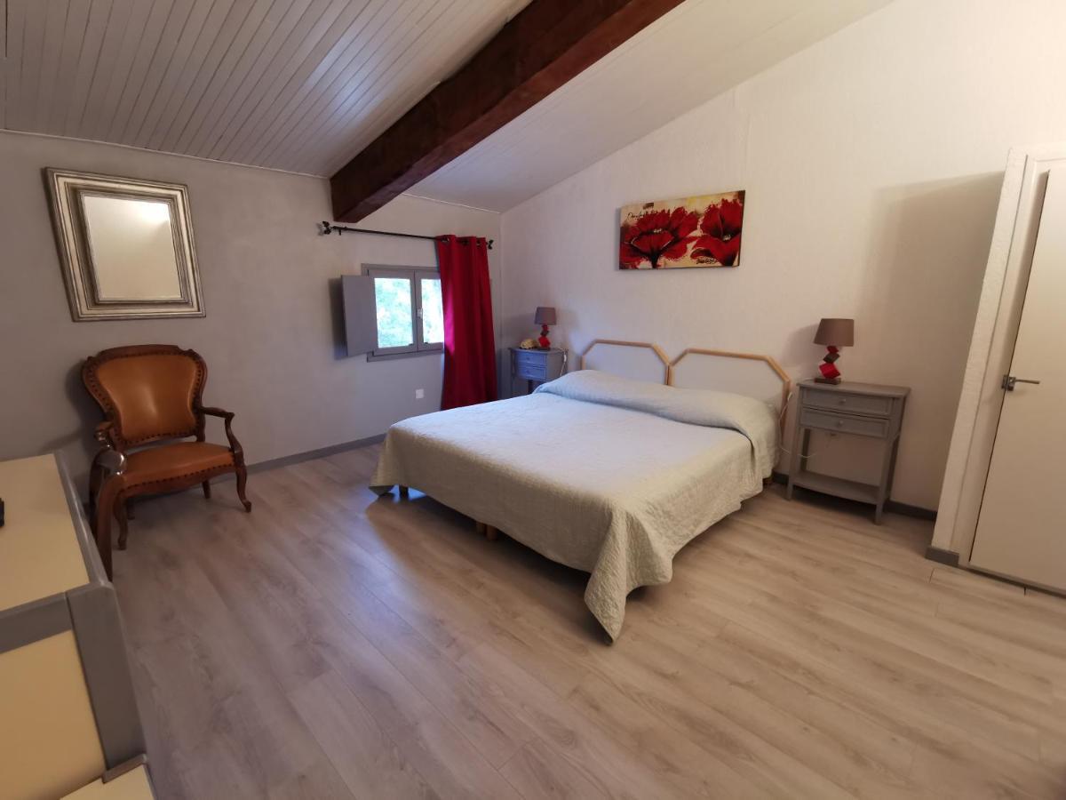 Hotel Mas De L'Espaire Les Vans Luaran gambar