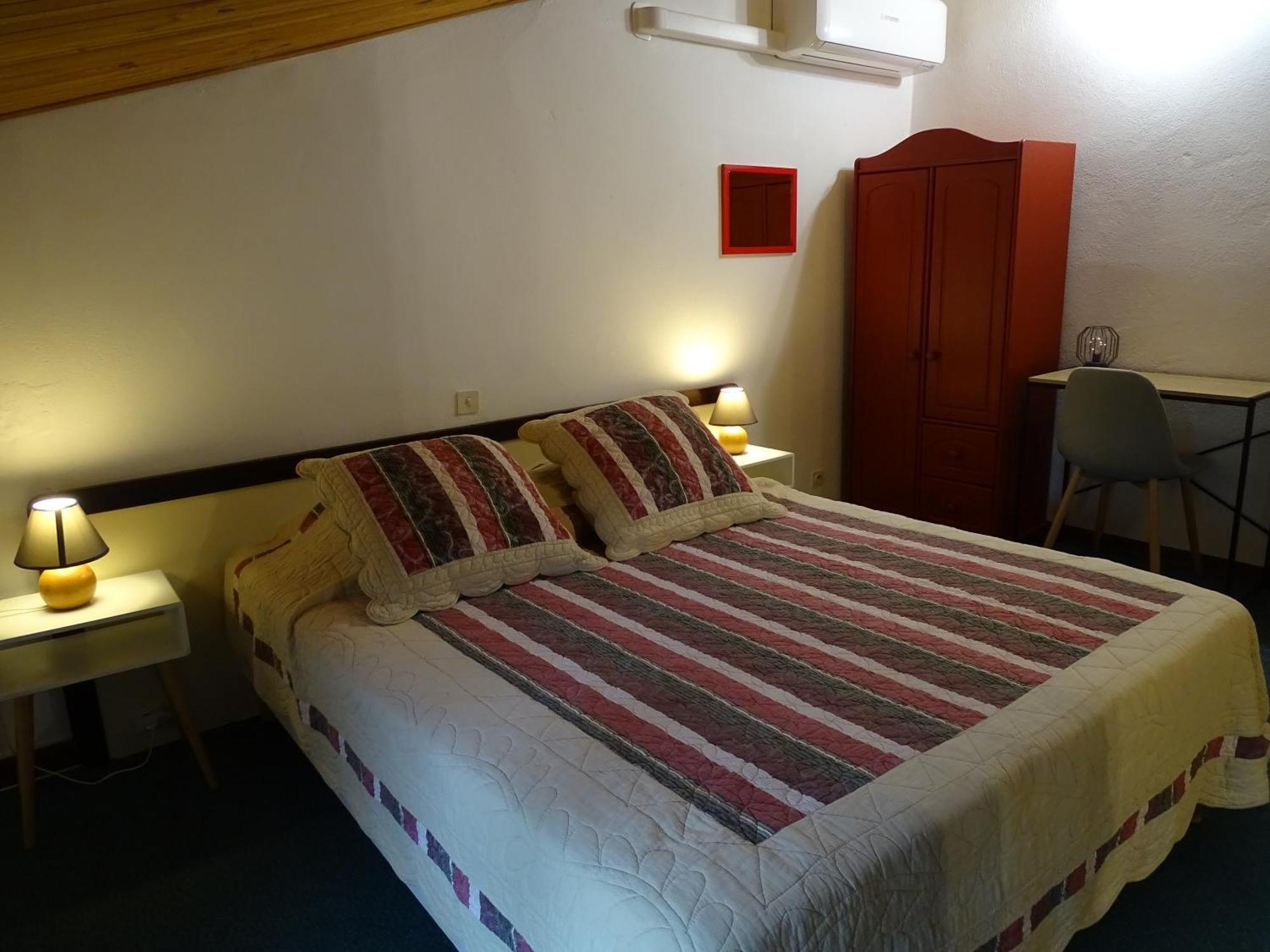 Hotel Mas De L'Espaire Les Vans Luaran gambar